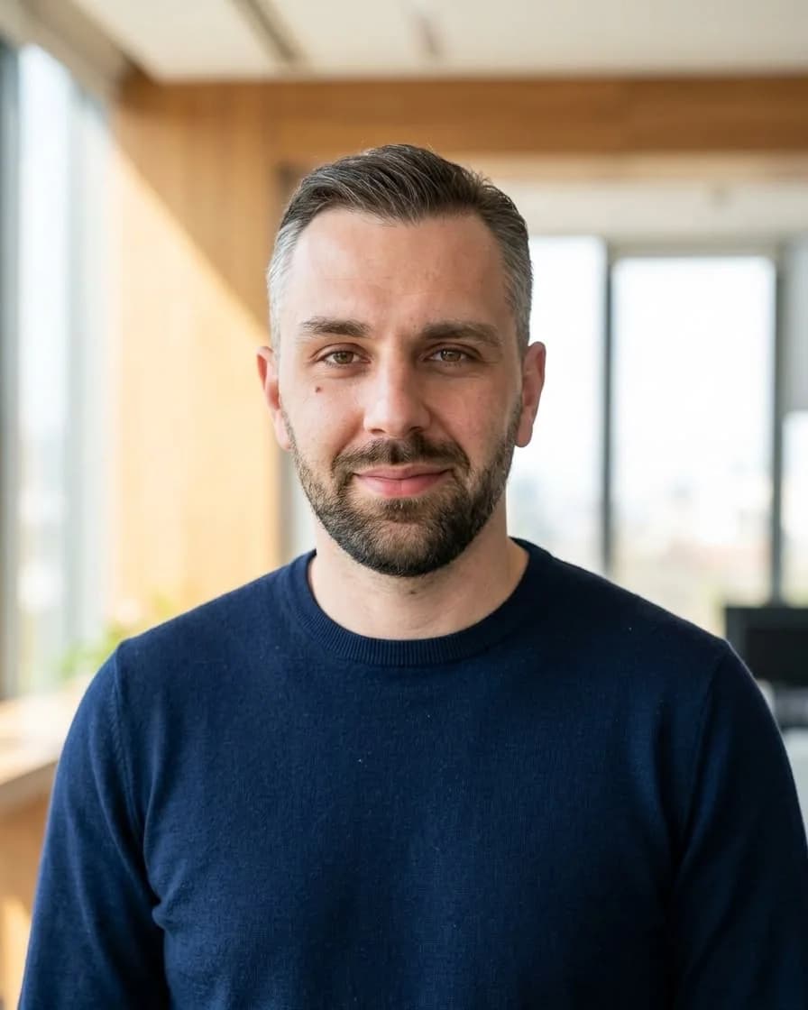 Meris Mehmedovik, Geschäftsführer von MDM Care, im Büro in Wien-Favoriten.